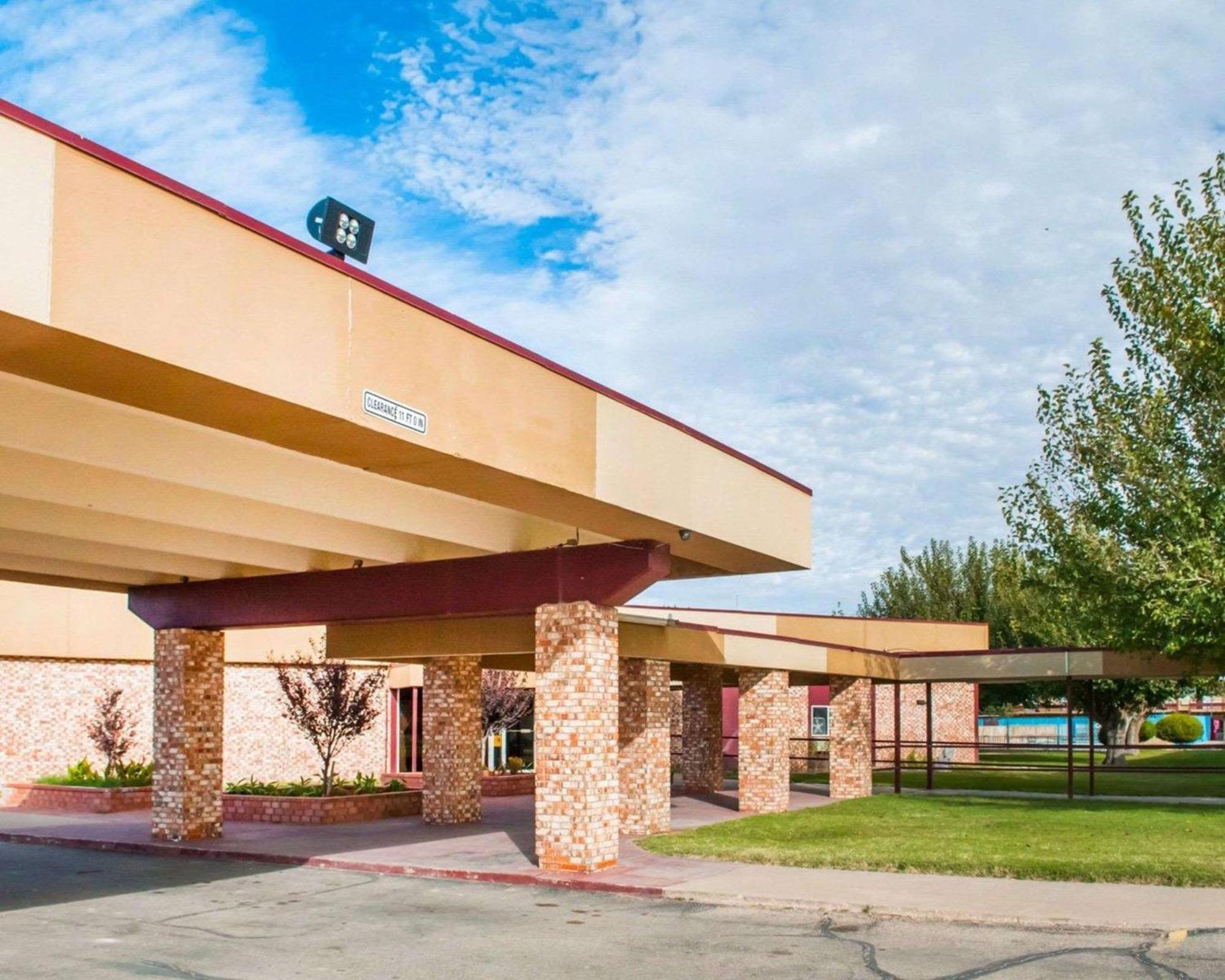 Econo Lodge Carlsbad Caverns Area Exterior photo