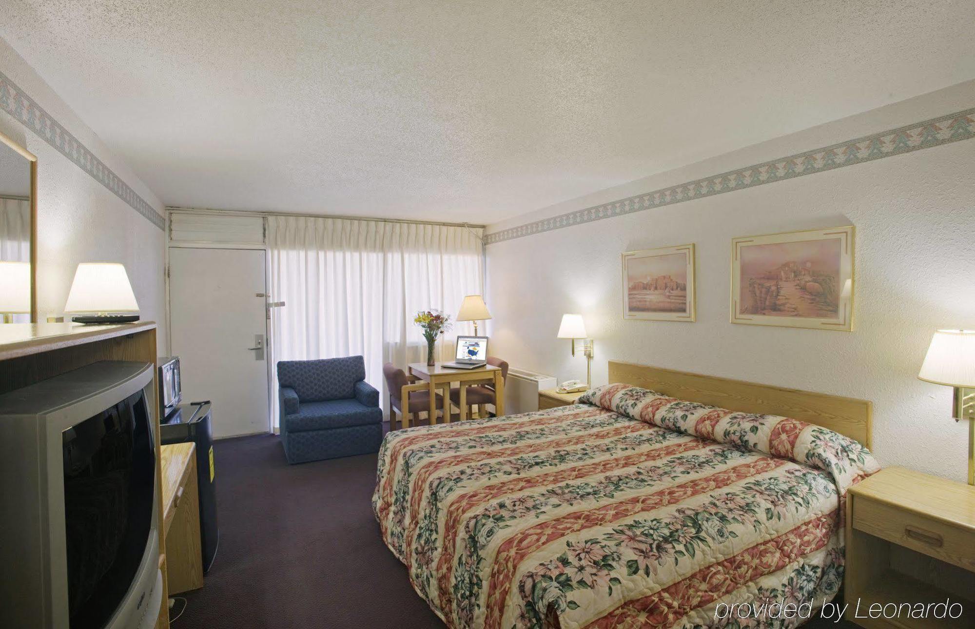 Econo Lodge Carlsbad Caverns Area Room photo