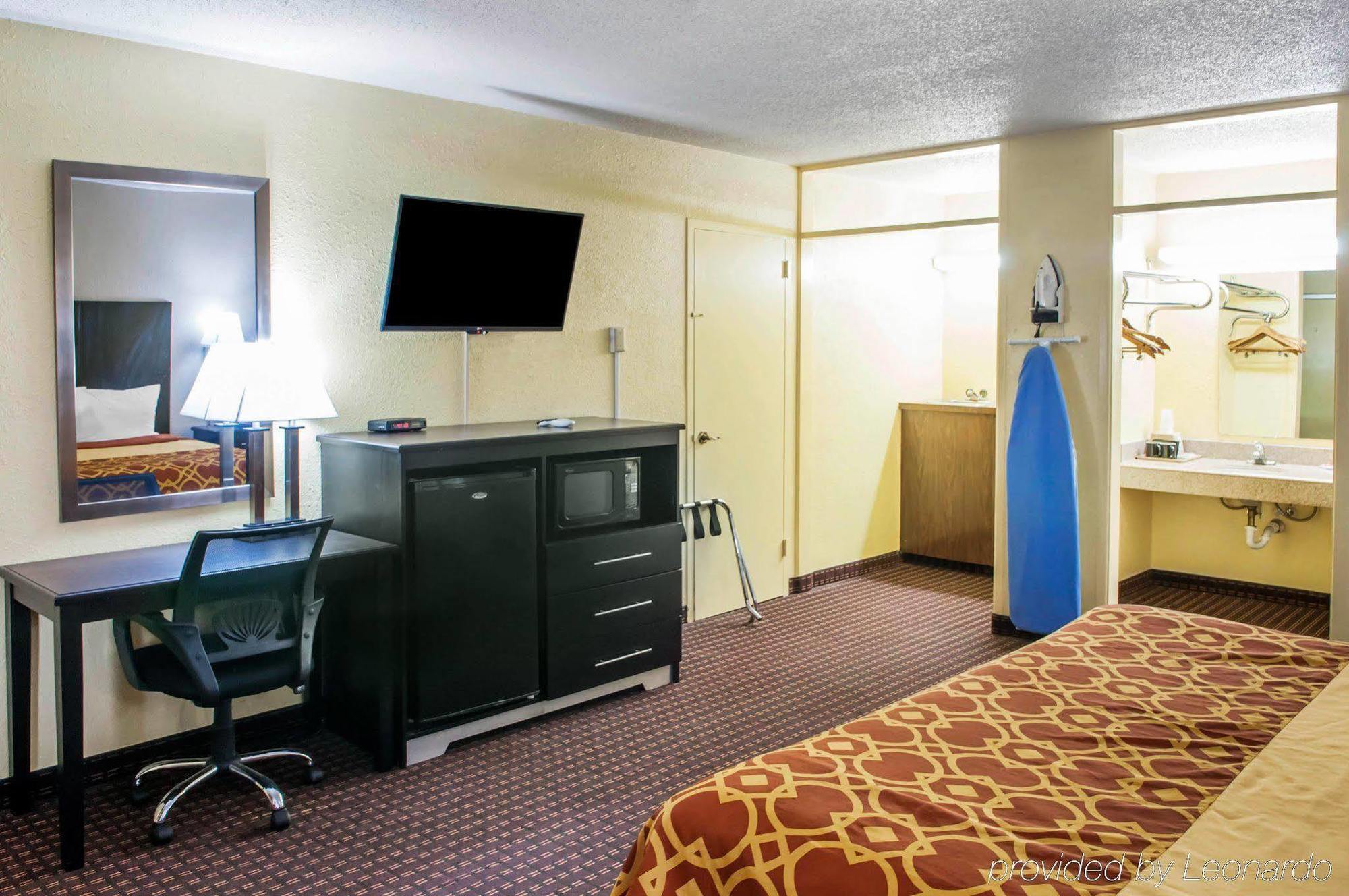 Econo Lodge Carlsbad Caverns Area Exterior photo